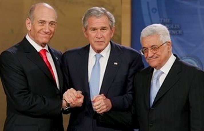 Ehud Olmert forsætisráðherra Ísraels, George Bush forseti Bandraíkjanna og Mahmoud Abbas forseti Palestínu.