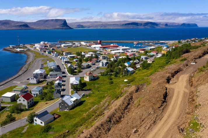 Maðurinn var á siglingu um Patreksfjörð þegar hann skaut að drónanum. 