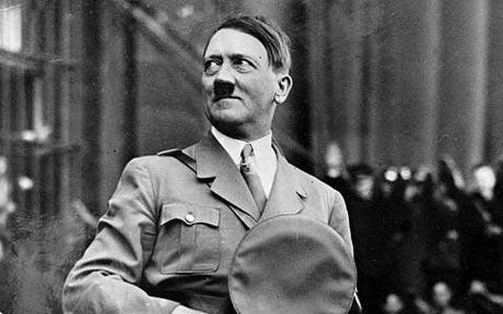 Hitler brosti sjaldan fyrir myndavélina svo síðari tíma kynslóðir fá víst seint að sjá glitta í gullið.