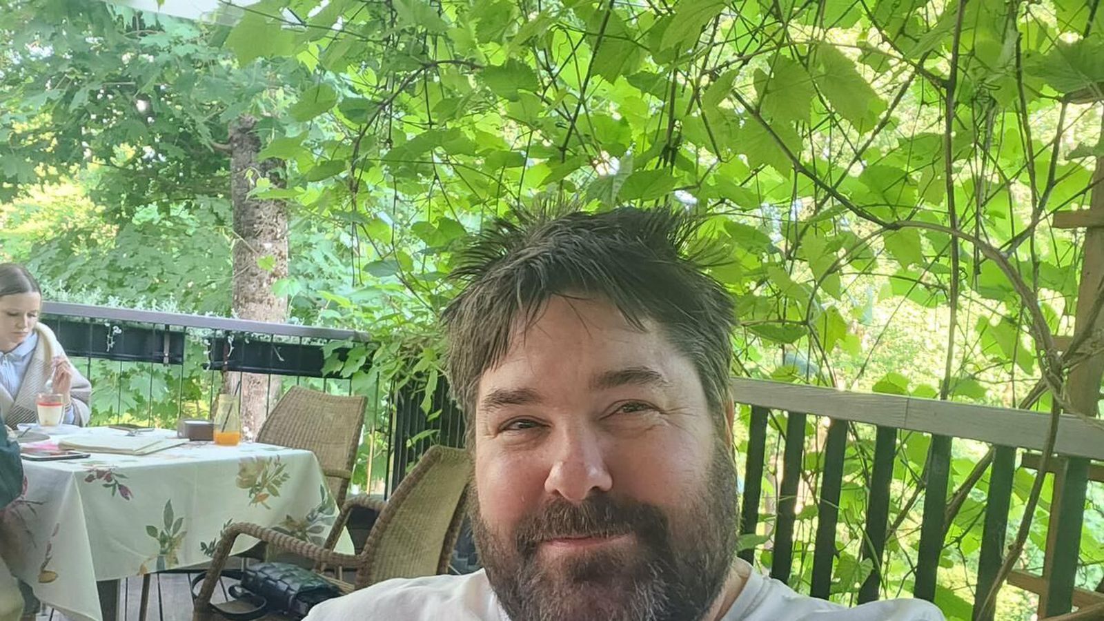 Á leið til Ís­lands átta vikum eftir slysið