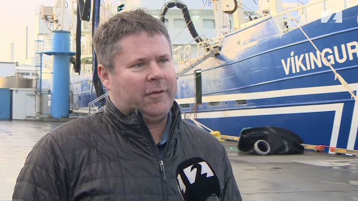 Róbert Hafliðason, skipstjóri á Víkingi, stefnir að því að landa loðnu á Vopnafirði í fyrramálið.