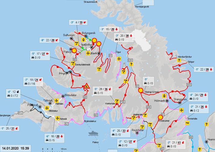 Nánast allir vegir á Vestfjörðum eru lokaðir vegna óveðurs og ófærðar.