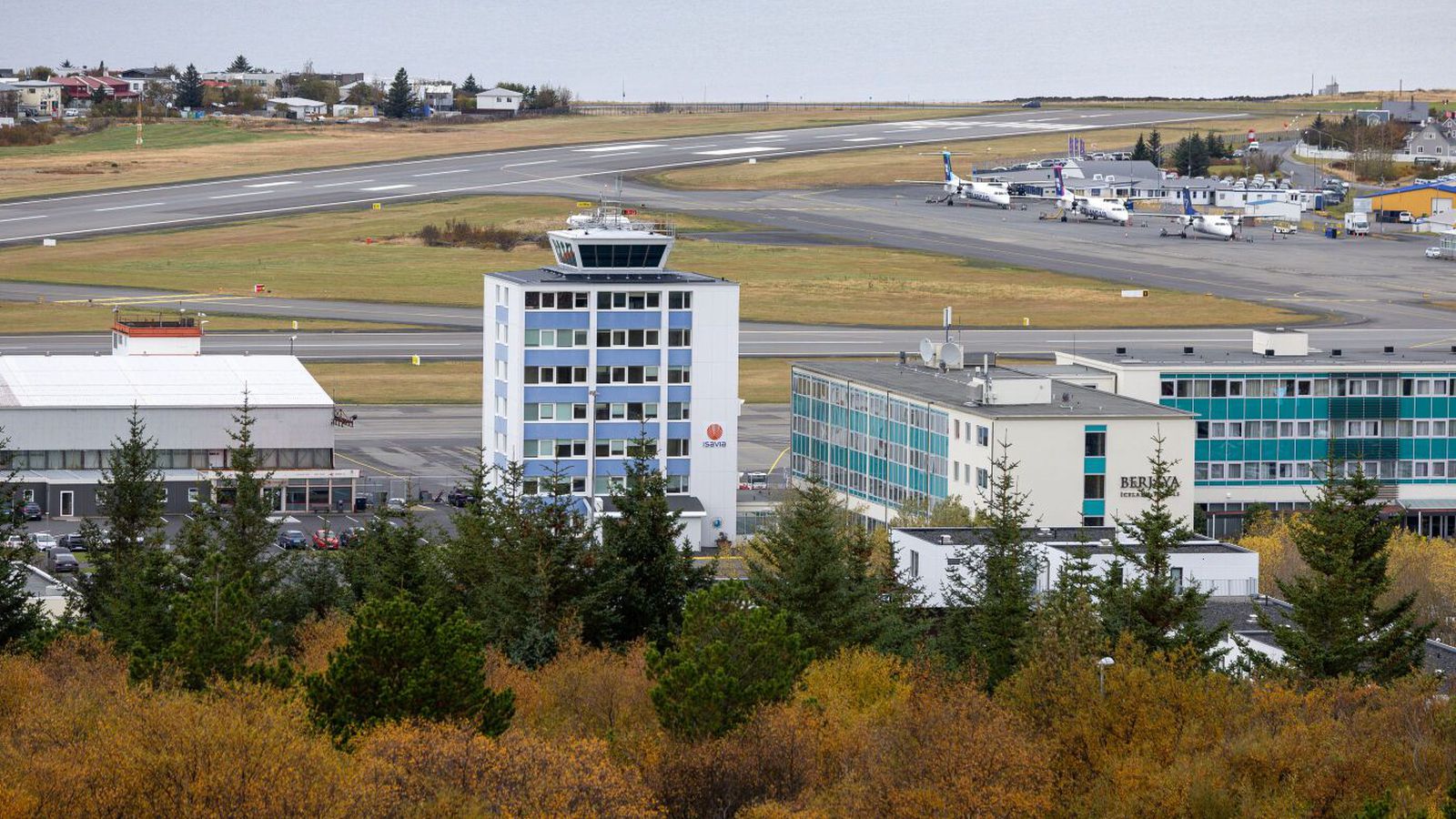 Tvö­föld árekstrar­hætta þegar flug­um­ferðar­stjóri missti yfir­sýn