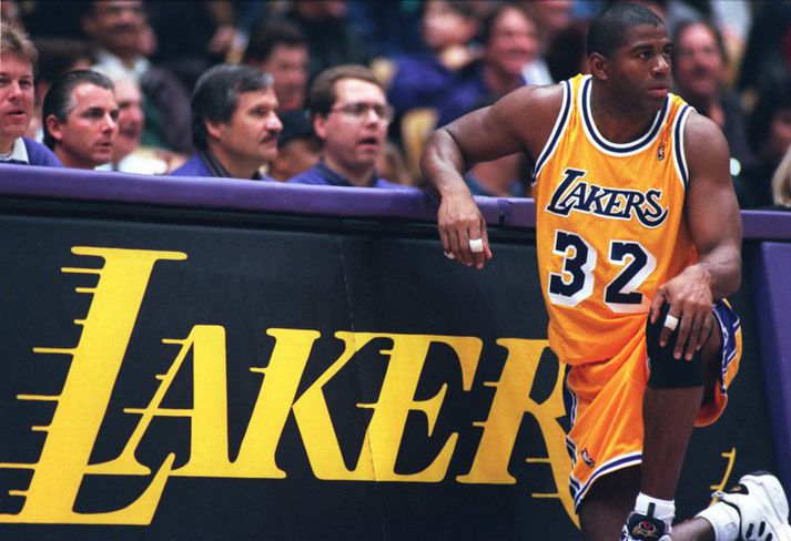 Magic Johnson býr sig undir að koma inná NBA-völlinn á ný 30. janúar 1996.