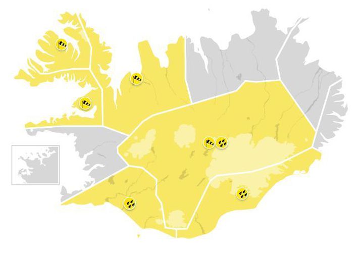 Gul veðurviðvörun er í gildi á Suður og Suðvesturlandi landi vegna rigninga en í nótt taka gildi gular viðvaranir við Breiðafjörð, á Vestfjörðum, Ströndum og Norðurlandi vestra og Miðhálendinu vegna hvassviðris.