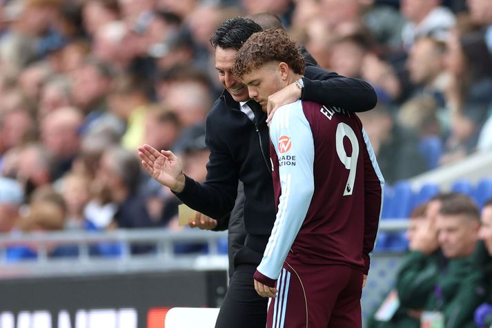 Unai Emery segir það vera Liverpool að kenna að Harvey Elliott hafi aðeins spilað sjö leiki. 