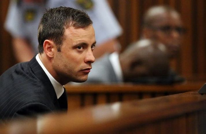 Pistorius skaut kærustu sína, Reena Steenkamp, til bana á heimili sínu í febrúar árið 2013.