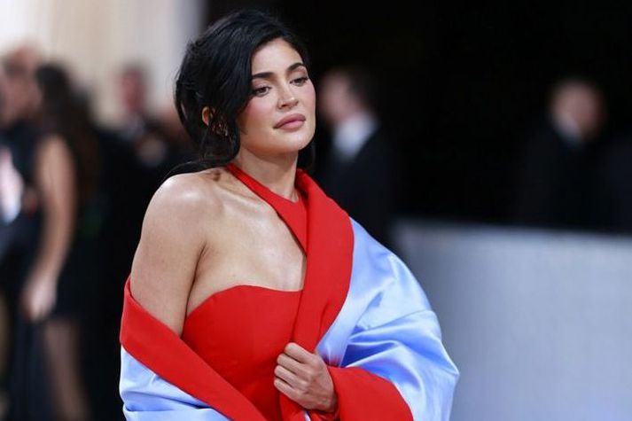 Kylie Jenner segist hafa farið í lýtaaðgerð þegar hún var nítján ára gömul. Hún sjái þó eftir því.