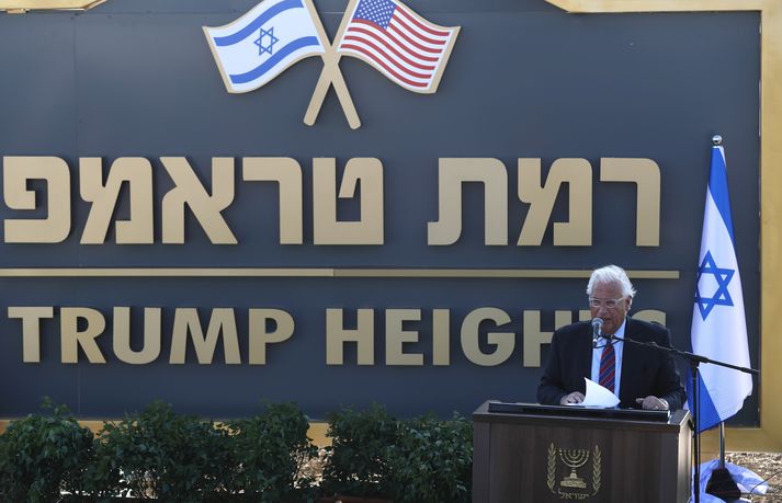 Sendiherra Bandaríkjanna í Ísrael, David Friedman við athöfnina.