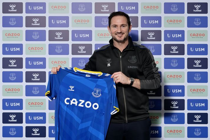 Frank Lampard kann vel við sig í bláu og er hér með Everton-treyjuna.