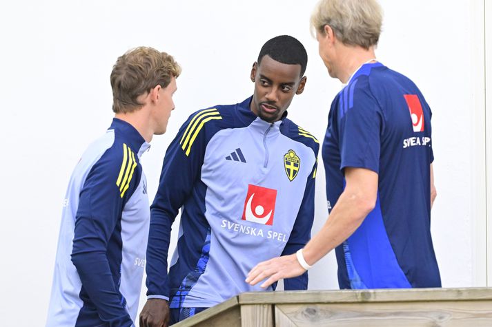 Alexander Isak er að æfa með sænska landsliðinu og gæti spilað fyrsta leikinn sinn á tímabilinu á móti Slóvenum um helgina.