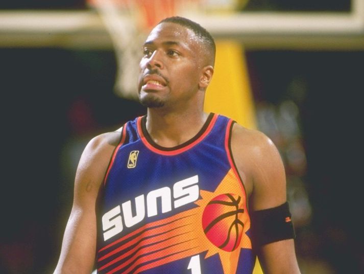 Cedric Ceballos í leik með Phoenix Suns. Hann er nú á sínum tíunda degi á gjörgæslu.