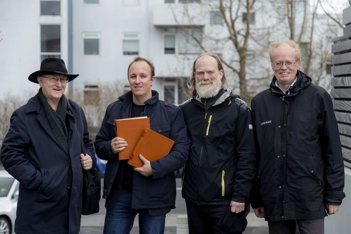 Torgrim Titlestad, prófessor við Stavangerháskóla, sonur hans Bård Titlestad, forstjóri SagaBok, Anders Kvåle Rue myndlistarmaður og Anders Hansen, framkvæmdastjóri Lærdómssetursins Leirubakka.