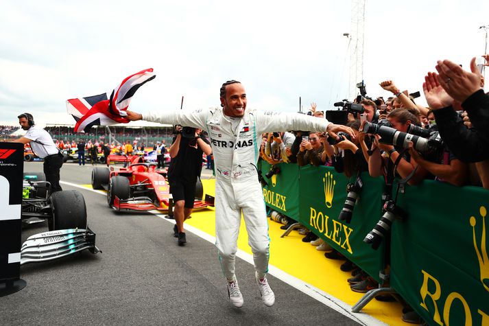 Lewis Hamilton fagnaði vel og innilega eftir sigurinn í breska kappakstrinum í gær.