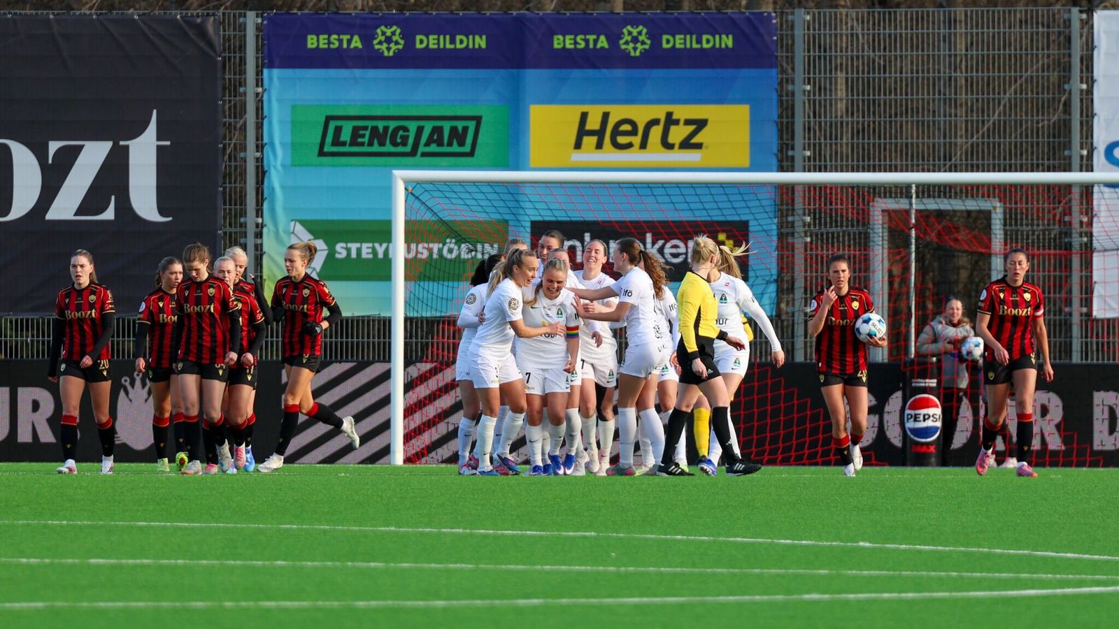 Upp­gjörið: Víkingur-Breiðablik 2-4 | Rigndi mörkum í Víkinni