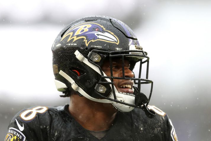 Leikstjórnandinn Lamar Jackson hjá Baltimore Ravens er á einu augabragði orðin ein stærsta stjarna NFL-deildarinnar.