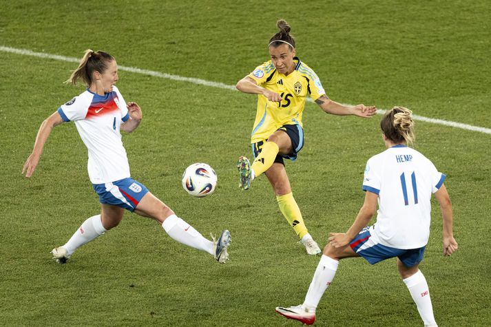 Julia Zigiotti Olme í leik Svíþjóðar og Englands á Evrópumóti kvenna í sumar.