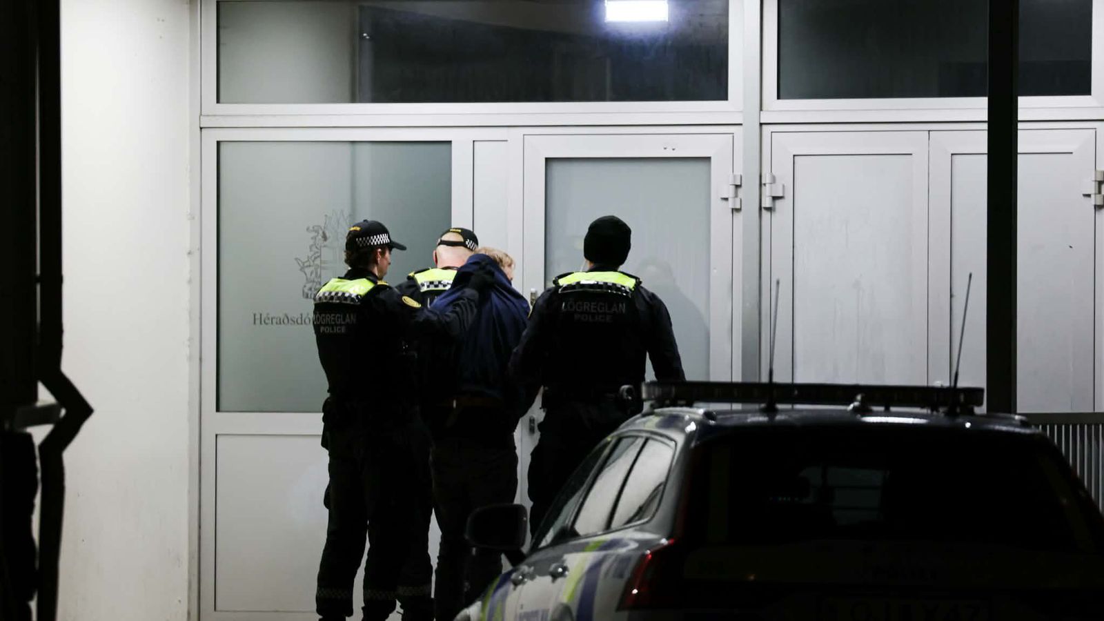 Fram­kvæmda­stjóri hjá BL hand­tekinn og settur í leyfi