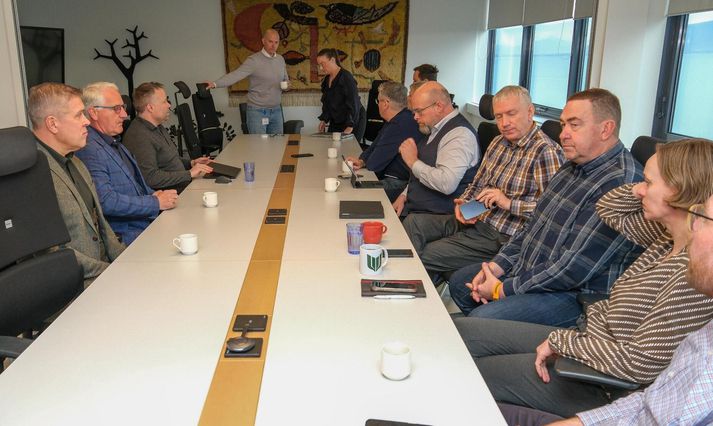 Allir mættir á fundinn.