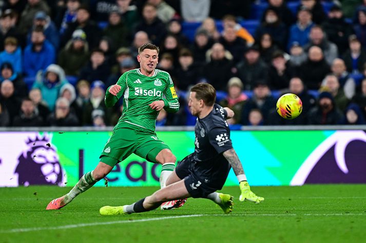 Jordan Pickford var klobbaður í leik Everton og Newcastle en varði líka vel á köflum.