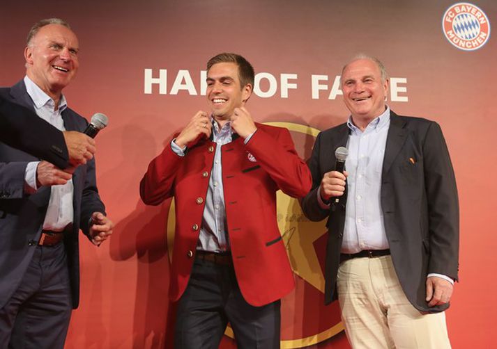 Lahm ásamt Karl-Heinz Rummenigge og Uli Hoeness.