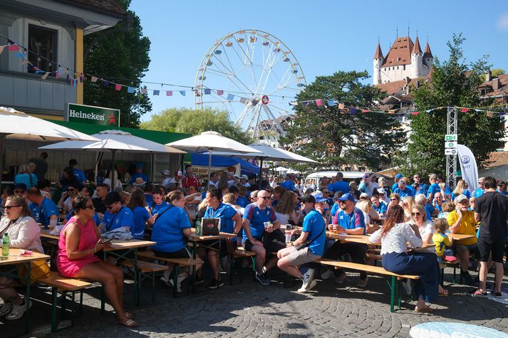 Gleðin við völd í fallegu umhverfi Thun 