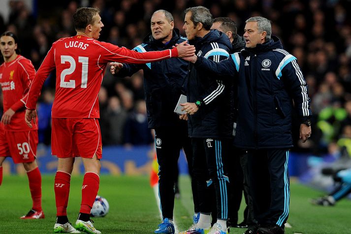 Jose Mourinho og Lucas Leiva rífast.