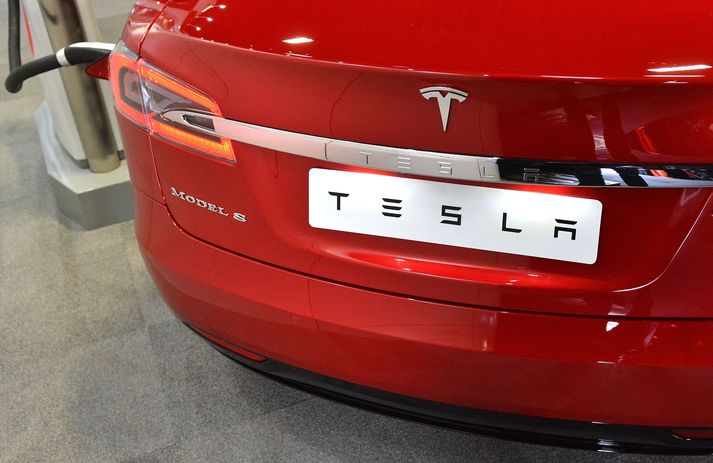 Innköllunin nær til Tesla Model S og Model X bifreiða.