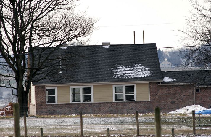 Nýja skólabyggingin í Nickel Mines.