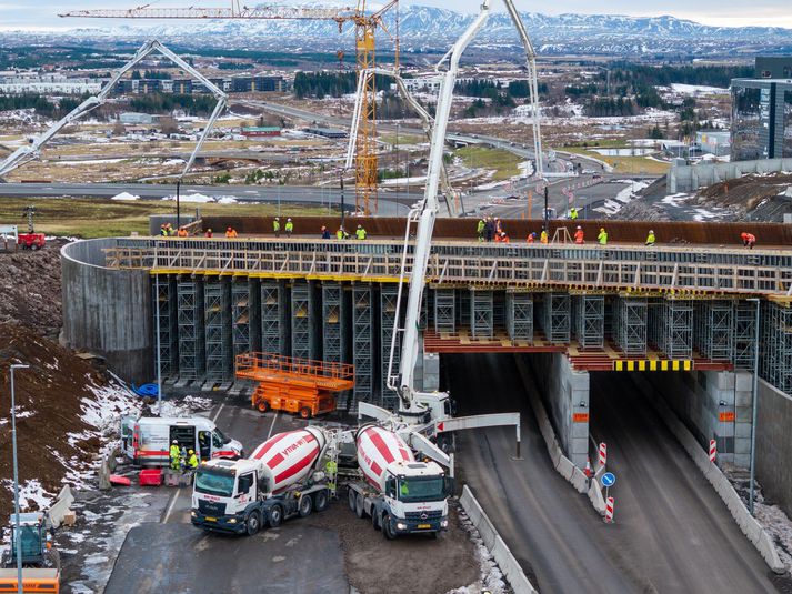 Áfram verður lokað fyrir umferð að næturlagi.