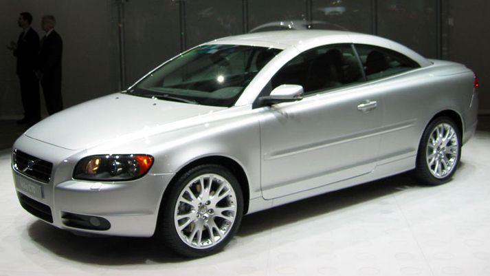 Maðurinn gat með engu móti stigið bensínið í botn á þessum glæsilega Volvo C70 Coupe.