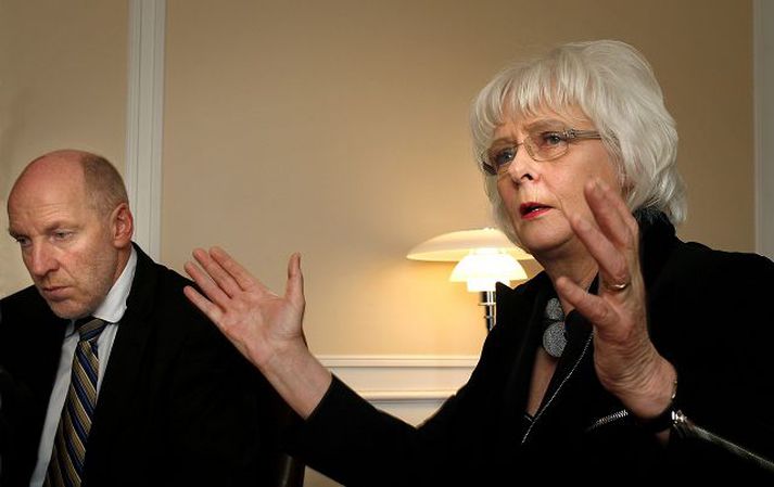 Eftir ríkisstjórnarfund Steingrímur J. Sigfússon fjármálaráðherra og Jóhanna Sigurðardóttir forsætisráðherra svöruðu spurningum fjölmiðlafólks að loknum ríkisstjórnarfundi í hádeginu í gær.