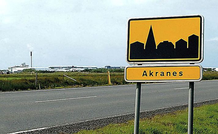 Atvikið átti sér stað á Akranesi. Gerandinn komst inn í íbúðina í gegnum opinn glugga og lét síðan til skarar skríðar þar sem fórnarlambið lá sofandi.Fréttablaðið/Úr safni