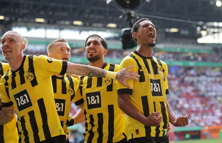 Sébastien Haller skoraði tvö af þremur mörkum Dortmund í dag. Liðið er í bílstjórasætinu fyrir lokaumferð þýsku úrvalsdeildarinnar