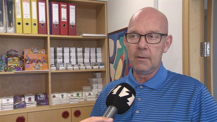 Þröstur Emilsson hóf störf hjá ADHD-samtökunum árið 2015 en hann starfaði áður sem fréttamaður hjá Ríkisútvarpinu. Honum var sagt upp störfum eftir að upp komst um fjárdráttinn árið 2018.