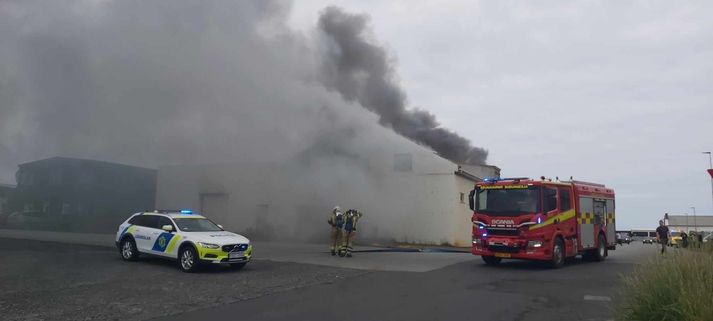 Bruninn kom upp við Víkurbraut í Reykjanesbæ.