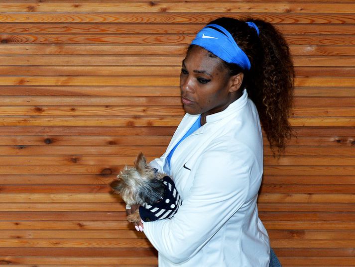 Serena með Chip, hundinn sinn.