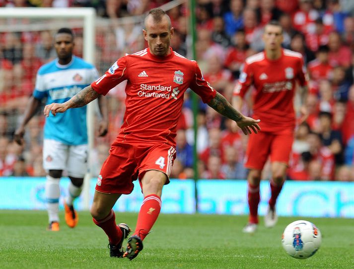 Raul Meireles í leik með Liverpool.