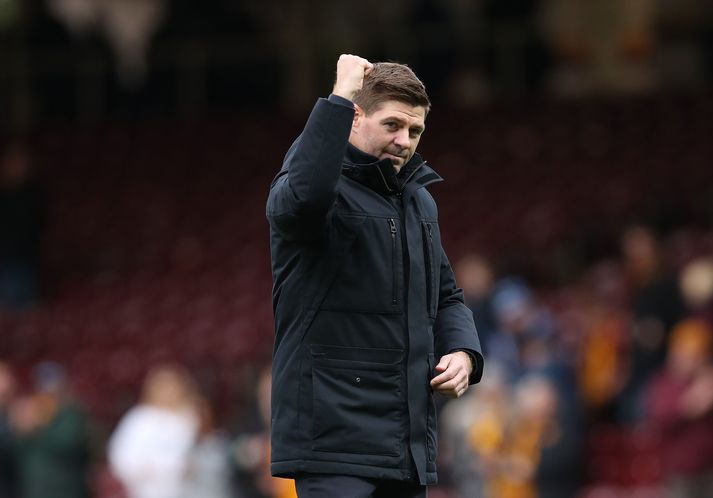 Steven Gerrard er sagður áhugasamur um að taka við stjórnartaumunum hjá Aston Villa.
