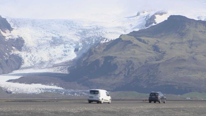 Svínafellsjökull er einn af skriðjöklum Öræfajökuls.