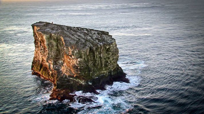 Eldey er 15 kílómetra suðvestan við Reykjanes.