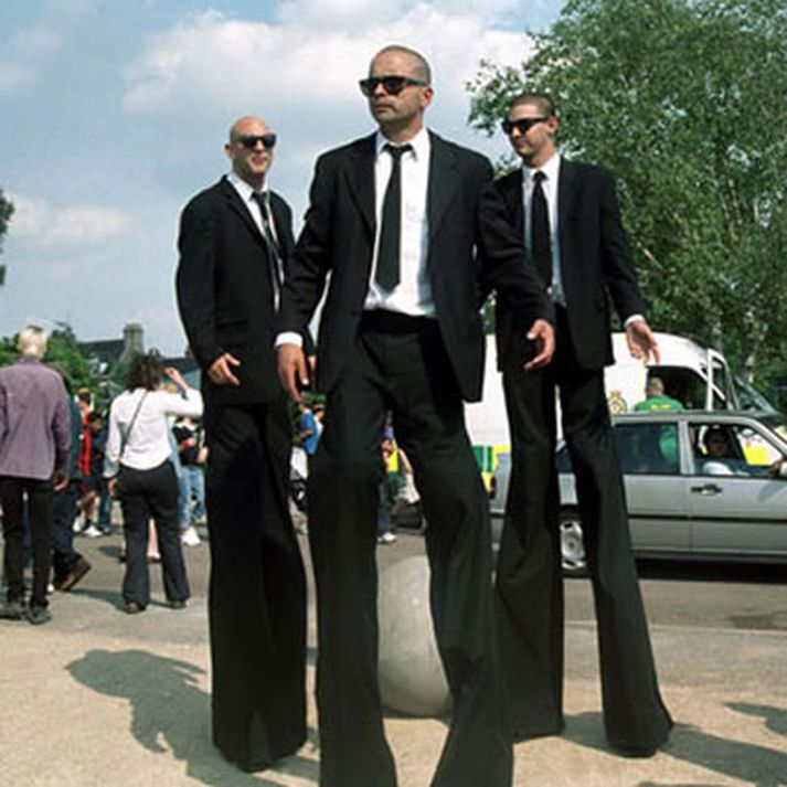 Reikna má með að launaumslög þessara garpa séu vel digur.