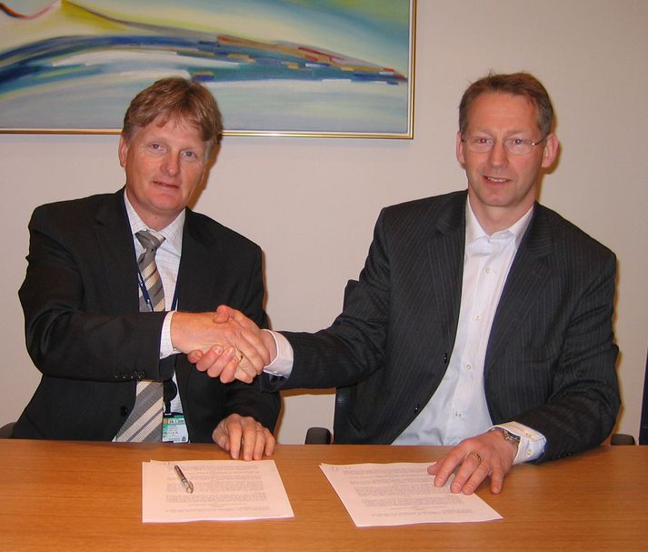 Höskuldur Ásgeirsson, forstjóri Flugstöðvar Leifs Eiríkssonar hf., og Guðmundur H. Baldursson, markaðsstjóri Fróða ehf.