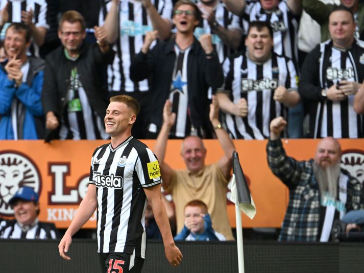 Harvey Barnes skoraði í fyrsta leik sínum með Newcastle í ensku úrvalsdeildinni.