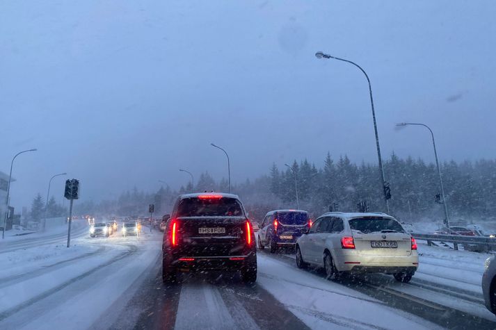 Ekkert rafmagn er á fjölmörgum umferðarljósum í höfuðborginni.