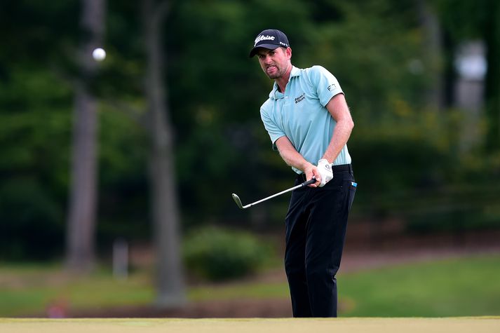 Webb Simpson deilir efsta sætinu eftir annan keppnisdag.