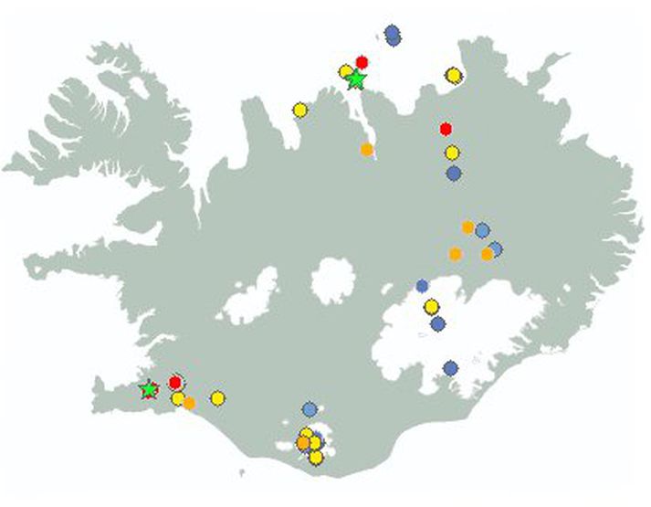 Græna stjarnan sýnir hvar skjálftinn varð klukkan hálfeitt.