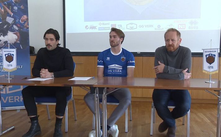 Sigurður Hrannar Björnsson, fráfarandi formaður knattspyrnudeildar Fram, Jannik Pohl, nýr leikmaður Fram, og Jón Sveinsson, þjálfari liðsins.