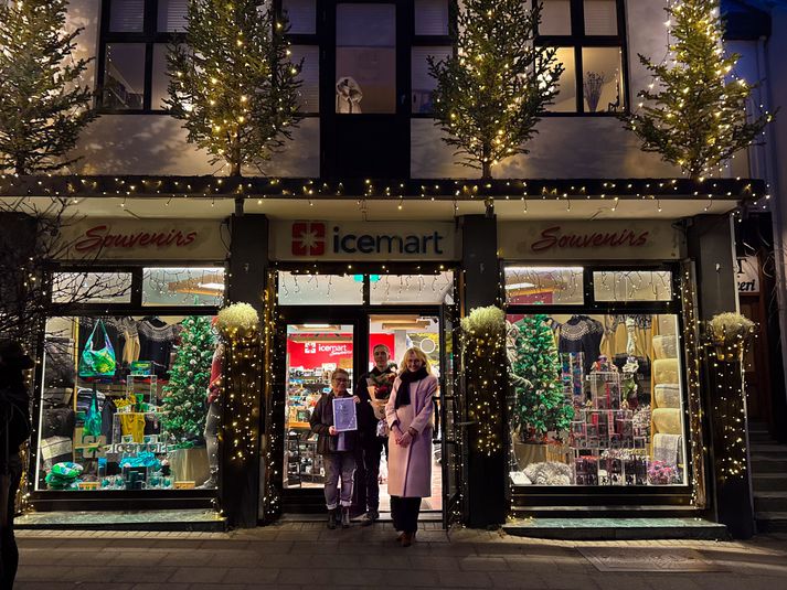 Sindri Geirsson hjá ÞB verktökum og Guðbjörg Jónsdóttir hjá Icemart ásamt Heiðu Björg Hilmisdóttur.