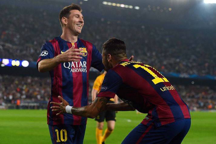 Lionel Messi og Neymnar fagna í kvöld.